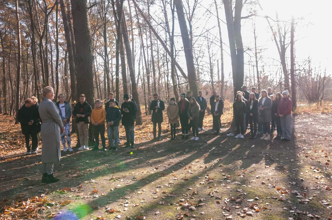 Osoby w lesieFB IMG 1636108703109